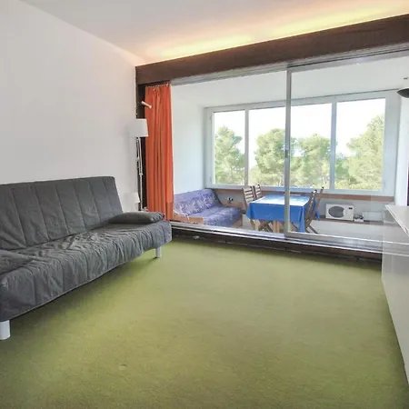 Nice In W/ 0 Bedrooms Bandol